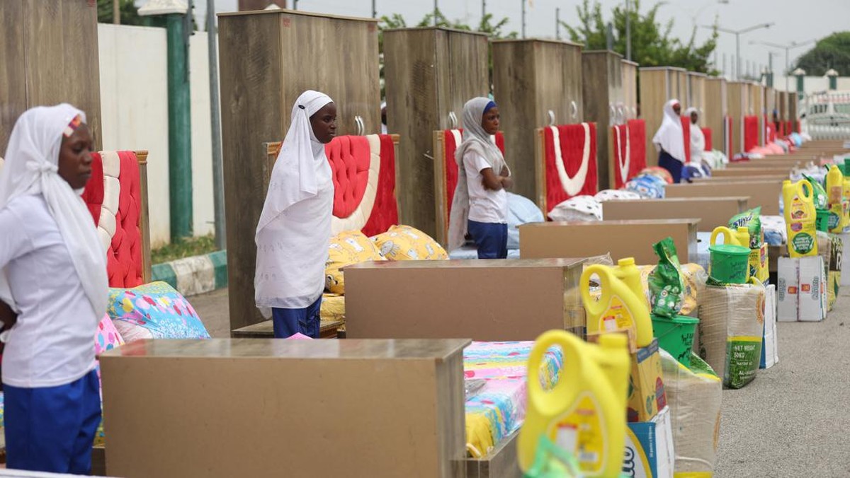 FOTO: Nikah Mahal, 1800 Pasangan di tempat Nigeria Ikut Nikah Massal